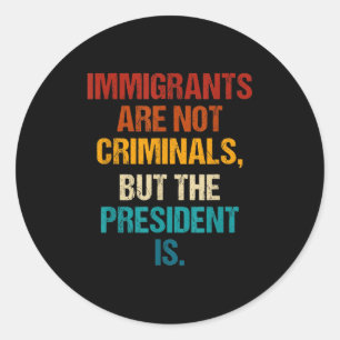 Grappige immigranten zijn geen criminelen, maar de ronde sticker