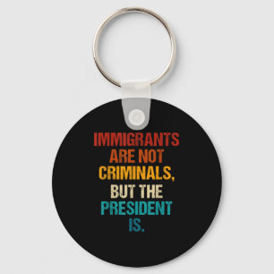 Grappige immigranten zijn geen criminelen, maar de sleutelhanger