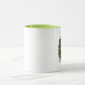 Grappige kabouter die van een pint geniet mok (Midden)