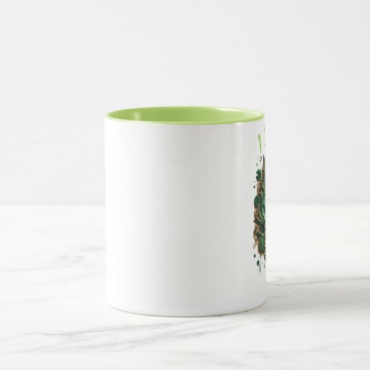 Grappige kabouter die van een pint geniet mok (Midden)