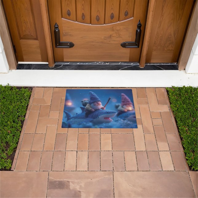 Grappige kabouters rijden op haaien deurmat (Buiten)