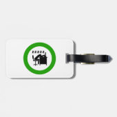 Grappige kantoormedewerker slaapt aan bureau bagagelabel (Achterkant horizontaal)