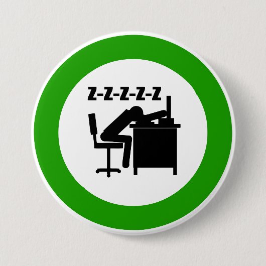 Grappige kantoormedewerker slaapt aan bureau ronde button 7,6 cm (Voorkant)