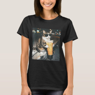 Grappige kat die ijskoude koffie drinkt, grappige t-shirt