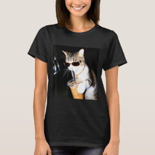 Grappige kat drinkt ijskoude koffie humor meme kit t-shirt