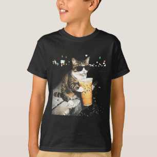 Grappige kat drinkt ijskoude koffie t-shirt