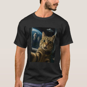 Grappige kat in de ruimte met UFO en astronauten m T-shirt