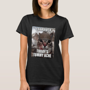 Grappige kat meme ik overleefde vandaag buikpijn t-shirt