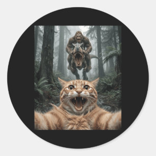 Grappige kat selfie Bigfoot rijdend op T Rex bos a Ronde Sticker