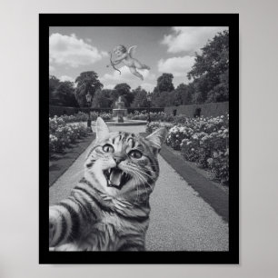 Grappige kat selfie met Cupido in de tuin humor Va Poster