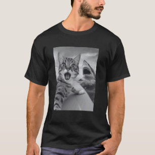 Grappige kat selfie met haai t-shirt