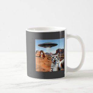 Grappige kat selfie met ufo en sigaret koffiemok