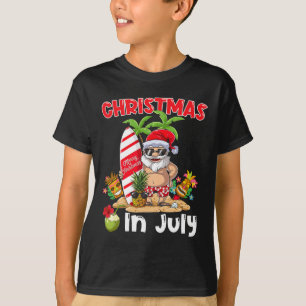 Grappige kerst in juli Kerstman surft Zomer Tiki T-shirt