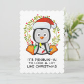 Grappige Kerstlied Pun Penguin Feestdagenkaart (Staand voorkant)