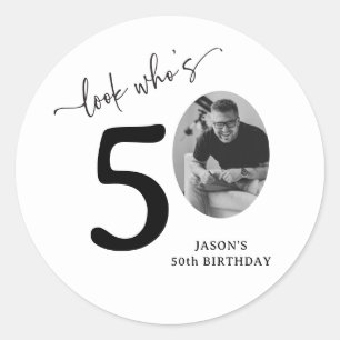 Grappige 'Kijk Wie 50 Is' Stijlvolle 50e Verjaarda Ronde Sticker