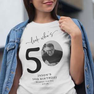 Grappige 'Kijk wie 50 is' Stijlvolle 50e verjaarda T-shirt