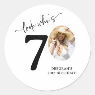 Grappige 'Kijk Wie 70 Is' Stijlvolle 70e Verjaarda Ronde Sticker