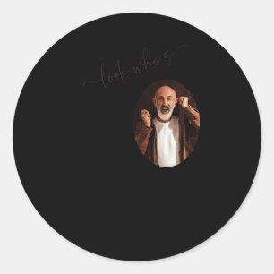 Grappige Kijk Wie Is 60 Stijlvolle 60e Verjaardag  Ronde Sticker