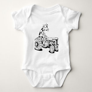 Grappige koe die een tractor bestuurt romper