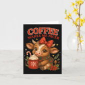 Grappige koffie maakt me leuker Koe kerstvakantie Kaart (Gele Bloem)