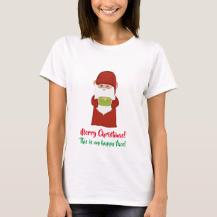 Grappige lelijke kerstkabouter gekleed in het rood t-shirt