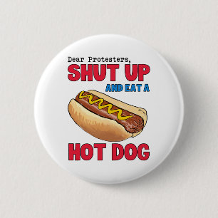 Grappige lieve demonstranten houden hun mond en et ronde button 5,7 cm