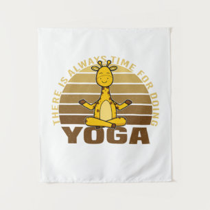 Grappige lieve giraffe die yoga doet. Grappige yog Wandkleed