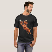 Grappige lieve takshond speelt honkbal hond vangt t-shirt (Voorkant volledig)