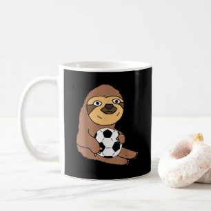 Grappige luiaard die voetbal speelt koffiemok