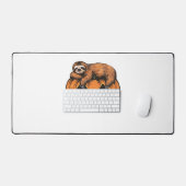 Grappige Luiaard op Halloween Pumpkin Essential T- Bureaumat (Keyboard & Muis)