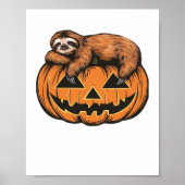 Grappige Luiaard op Halloween Pumpkin Essential T- Poster (Voorkant)
