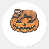 Grappige Luiaard op Halloween Pumpkin Essential T- Ronde Sticker (Voorkant)