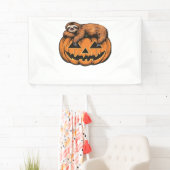 Grappige Luiaard op Halloween Pumpkin Essential T- Spandoek (Insitu)