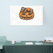 Grappige Luiaard op Halloween Pumpkin Essential T- Spandoek (Beurs)