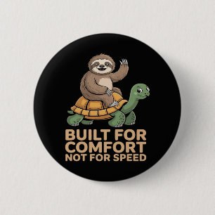 Grappige luiaard rijdt op schildpad ronde button 5,7 cm