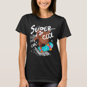 Grappige luiaard skateboarden langzaam maar cool t t-shirt
