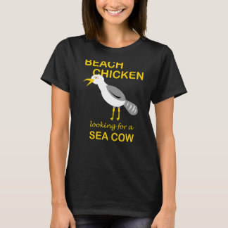 Grappige meeuw strand kip op zoek naar zeekoe t-shirt