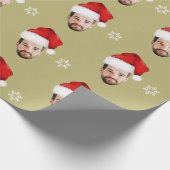 Grappige Merry Christmas Custom Santa Face Gold Cadeaupapier (Hoek)