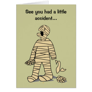 Grappige mummie gebroken hand voelt zich snel bete