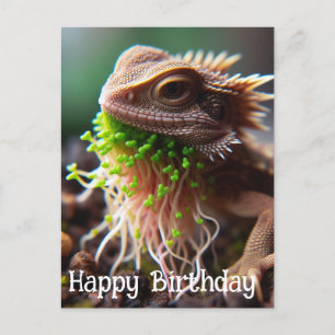 Grappige ontluikende hagedis in de mos tuin verjaa briefkaart
