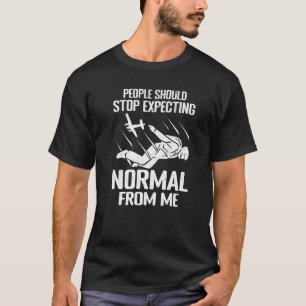 Grappige parachutisten Mensen moeten stoppen met v T-shirt