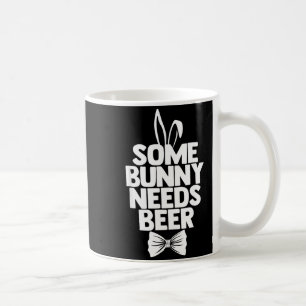 Grappige pasen mannen sommige konijn heeft bier no koffiemok
