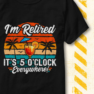 Grappige Pensionering 2026 Het is 5 uur Overal T-shirt