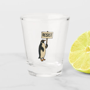 Grappige pinguïn verzet zich tegen protest tegen t shot glas