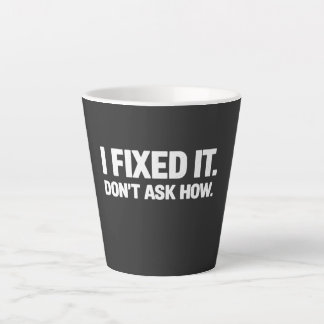Grappige programmeur debugging humor latte mok