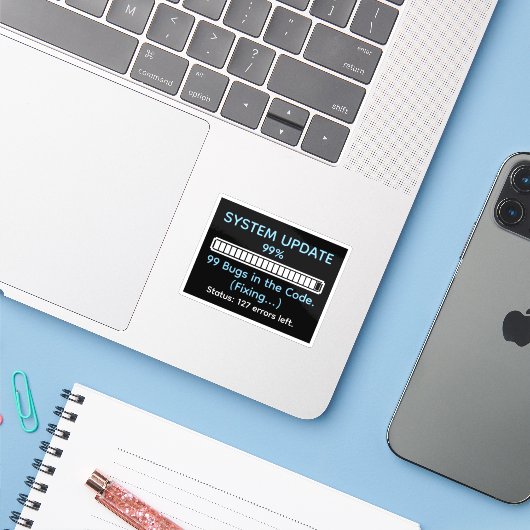 Grappige programmeur die codeert sticker (Laptop met iPhone)