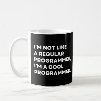 Grappige programmeurs en ontwikkelaars werk zeggen koffiemok