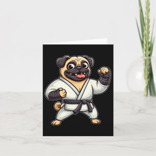 Grappige Pug die Karate Martial Arts doet Kaart