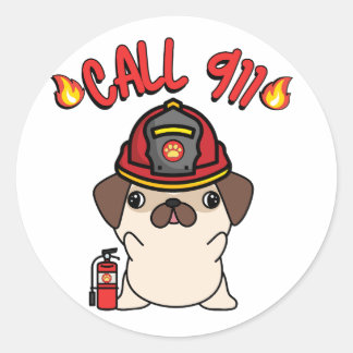 Grappige Pug hond is een brandweerman Ronde Sticker