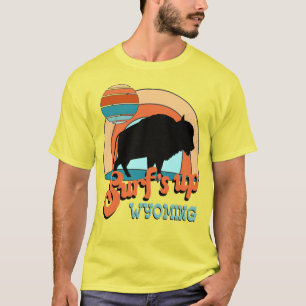 Grappige retro surfende buffel in Wyoming T-shirt